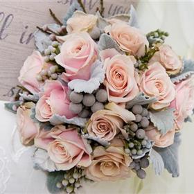 fwthumbBefore the ceremony - Charlotte & Phil - Shenley Cricket Club-20.jpg